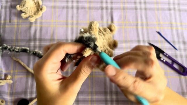 плюшевый ёжик крючком мк, ёж крючком мастер класс, маленький ёжик амигуруми, как связать ежа из плюшевой пряжи, вяжем ёжика своими руками, ёж крючком, ёжик крючком, фото, картинка, мастер-класс, мк, схема, описание, крючком, амигуруми, игрушка, фотография