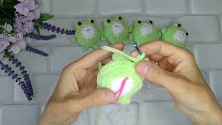 Лягушка-брелок видео мастер-класс по вязанию игрушки крючком