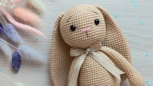 Зайка крючком. Видео мастер-класс, схема и описание по вязанию игрушки амигуруми